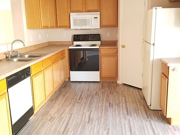 5th image of 12842 W Sweetwater Ave
