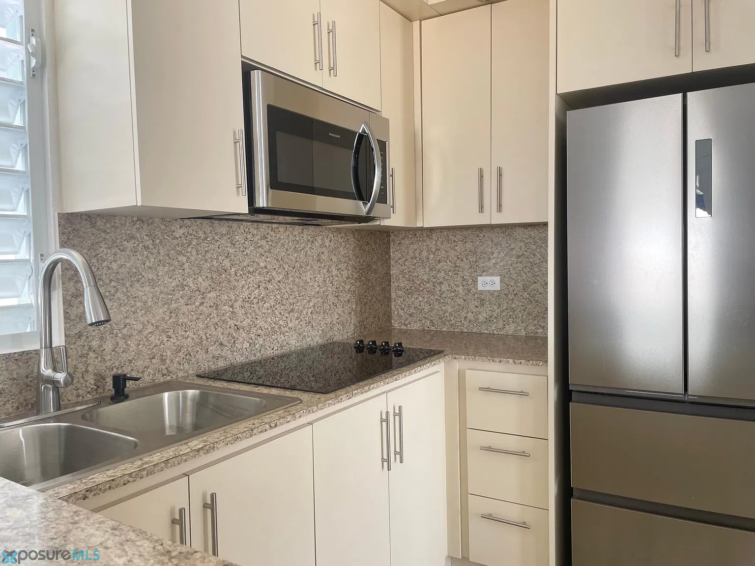 3 bed, 1.0 bath, 900 sqft, $2,890 — Photo 4