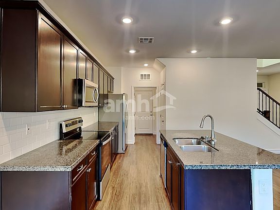 4th image of 10480 Marias St
