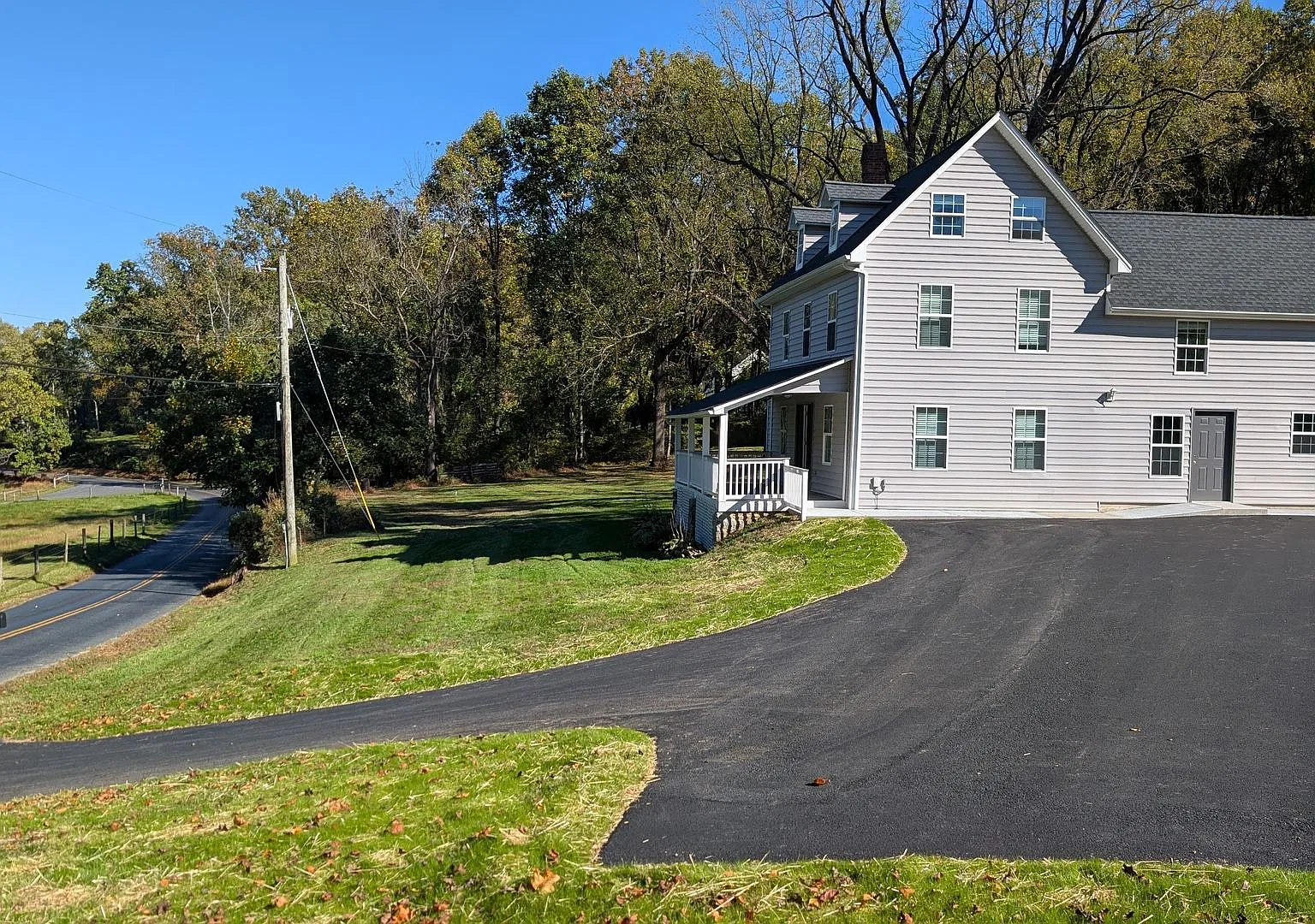 Renovated 4 Bedroom Darlington Home Near State Park — Photo 3