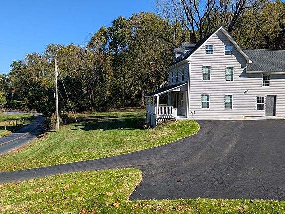 3rd image of 1222 Stafford Rd