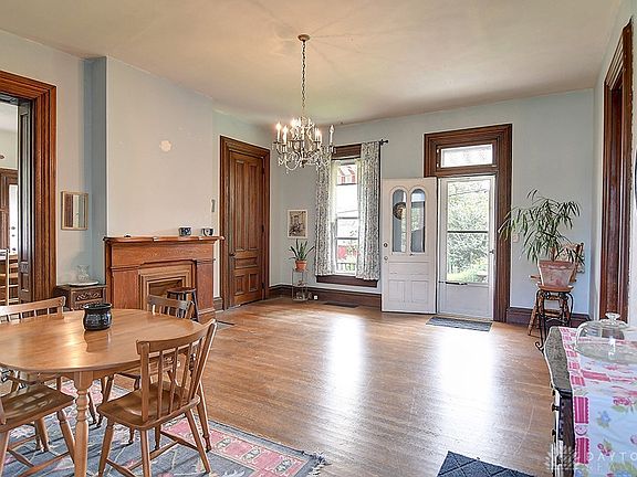 5th image of 1044 Croyden Dr