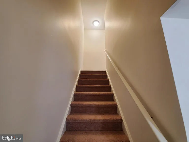 218 E North St — Photo 10
