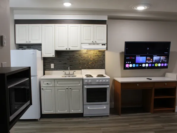 Western Long Stay, Whitecourt, 3405 Kepler St, Whitecourt, AB T7S 0B5