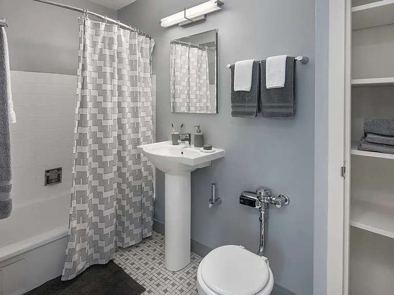 Twin Towers Apartments — Photo 8