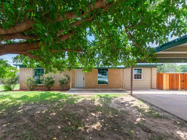 320 12th St, Hawley, TX 79525