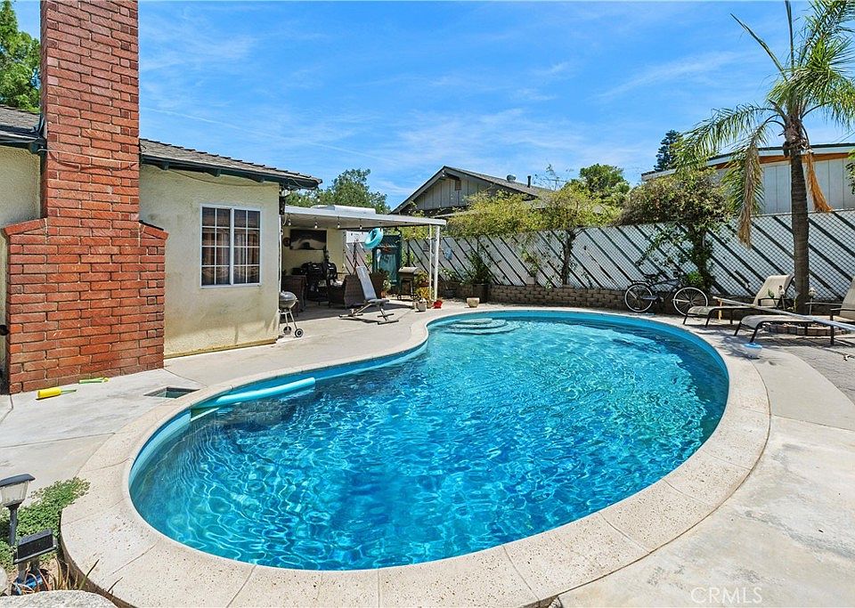 1st image of 726 W Hacienda Dr