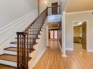 4400 Carter Creek Pkwy #305, Bryan, TX 77802