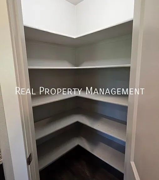 1223 E Esty Dr — Photo 5