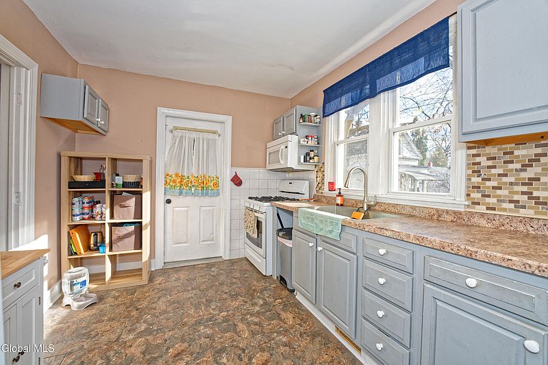 4th image of 145 Berkshire Boulevard