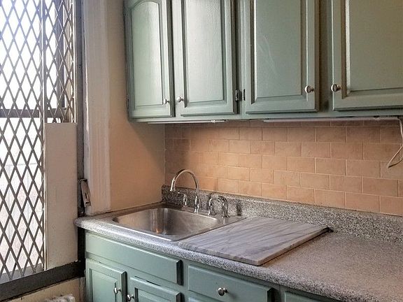3rd image of 163 Starr St APT 4L