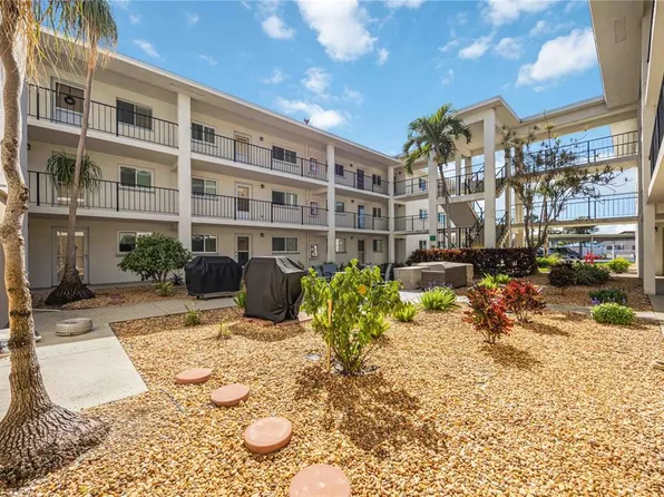 708 Tamiami Trl S APT 103, Venice, FL 34285