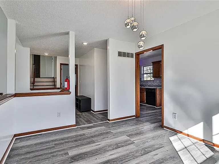 4010 E 16th Ct — Photo 11