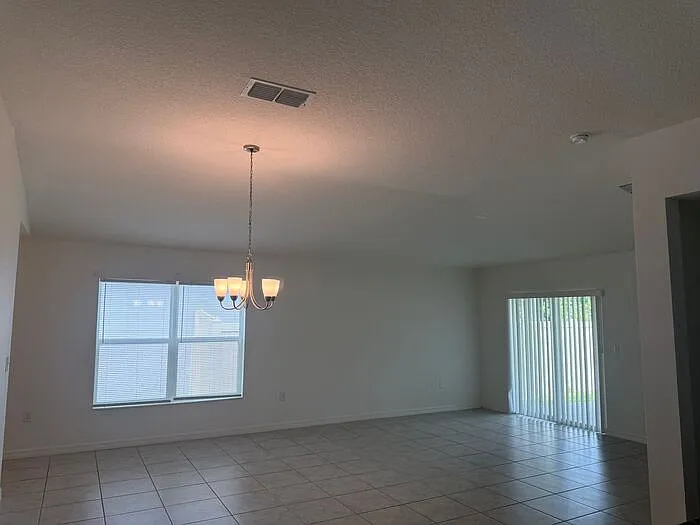 3 bed, 2.0 bath, 1511 sqft, $1,900 — Photo 4