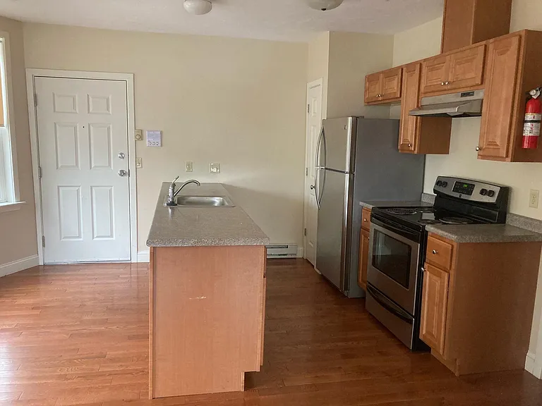 4-64 W Hollis St #4 — Photo 7