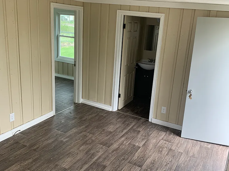 35 Oak St #B — Photo 5