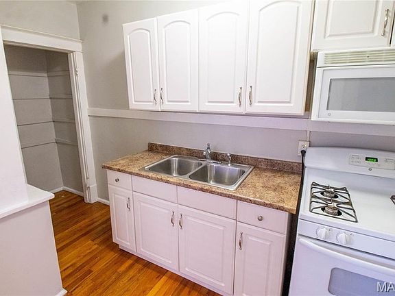 4th image of 2852 Shenandoah Ave APT 2W