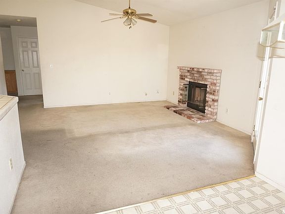 4th image of 2231 Park View Dr