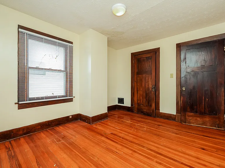 1242 Wilson Dr — Photo 12