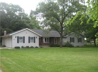 410 Quass Rd, Robins, IA 52328