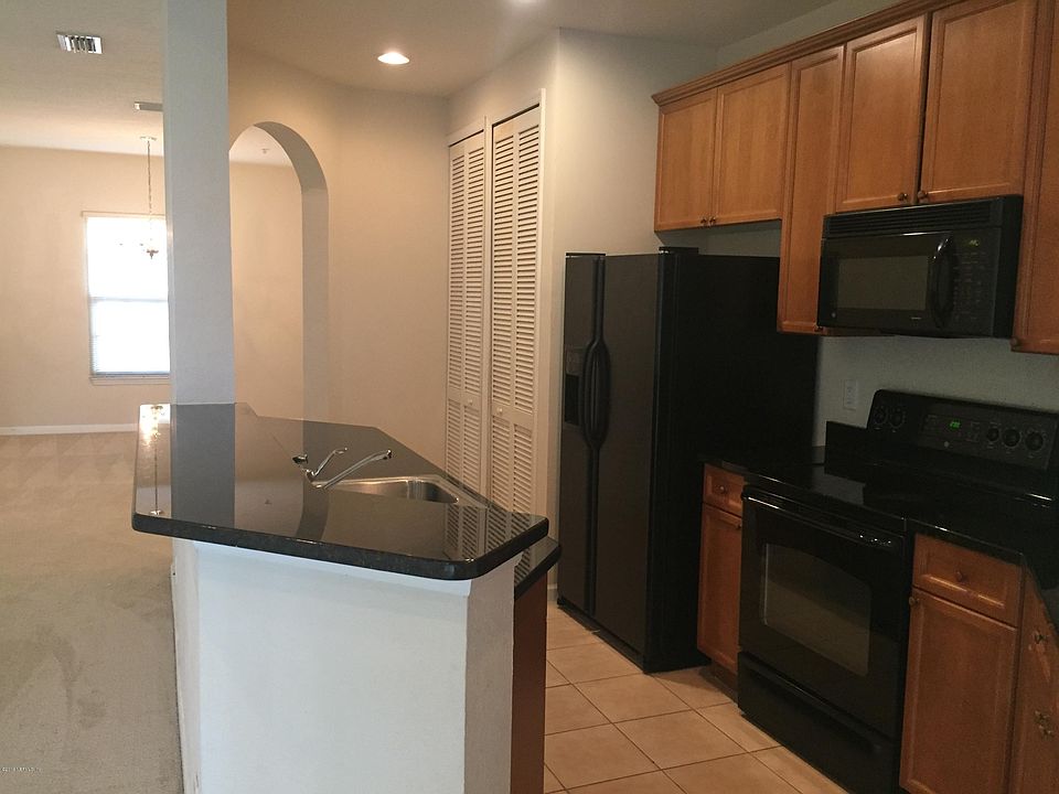 1st image of 180 Calle El Jardin 202