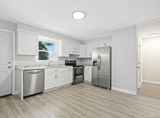 4 Villaway Rd, Norwalk, CT 06855