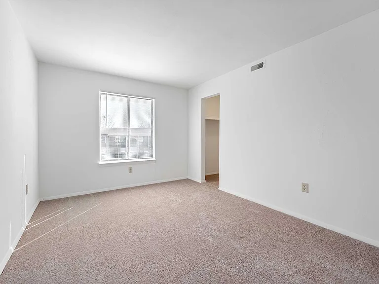 Foxridge Apartment Homes — Photo 177