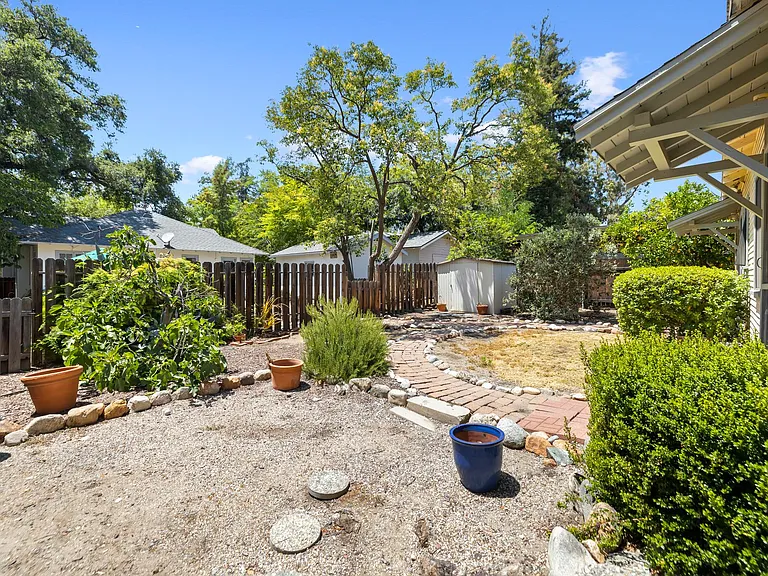 828 Harvard Ave — Photo 3