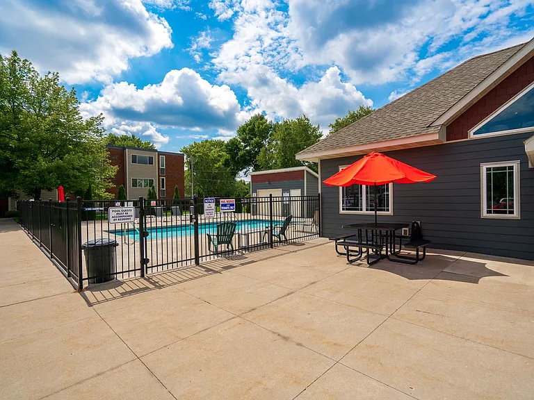 Pinehurst Apartments — Photo 7