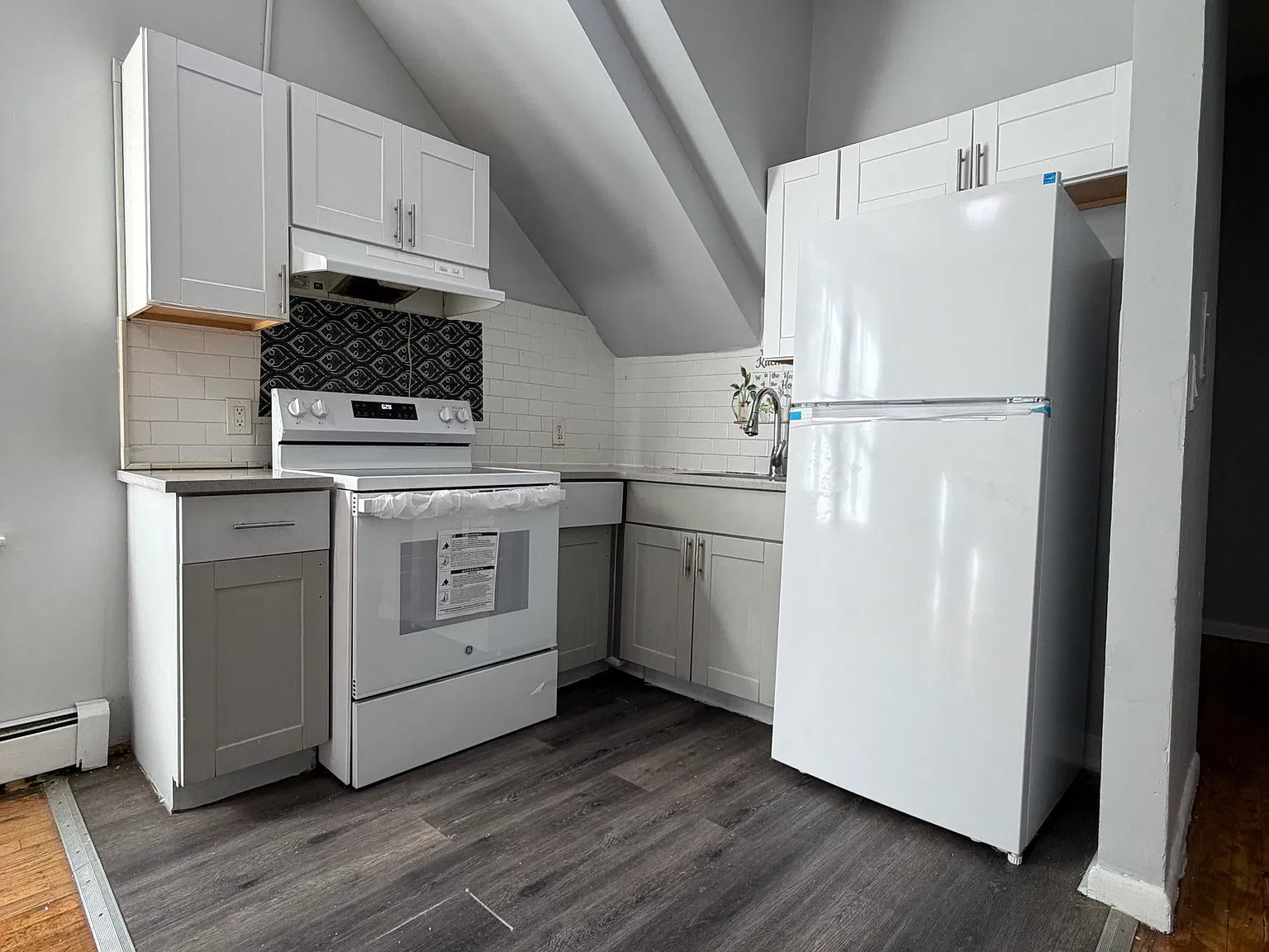 3 bed, $2,800 — Photo 2