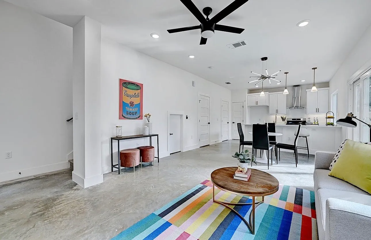 3 bed, 2.5 bath, 1333 sqft, $2,300 — Photo 4