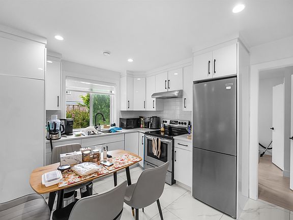 5th image of 1010 Augusta Ave