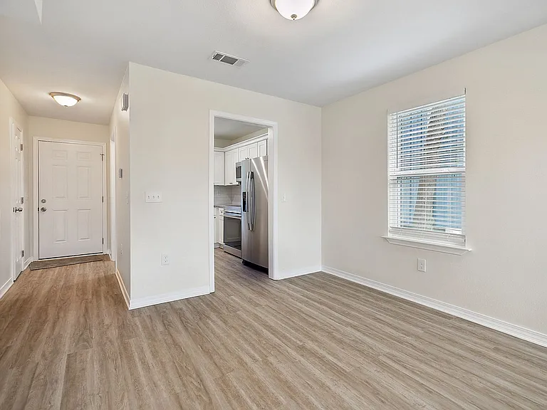 4766 Pontchartrain Dr — Photo 4