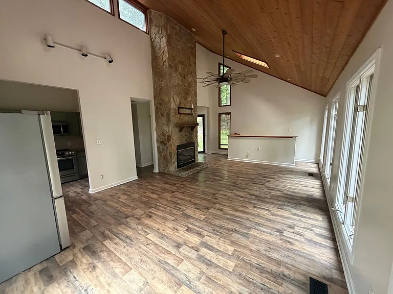704 Stuffle St — Photo 10