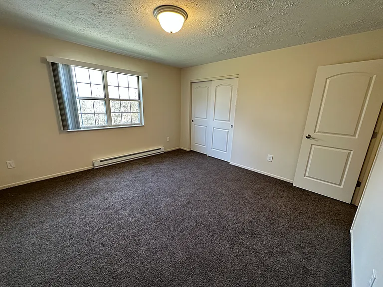 Pleasant Valley Apartments — Photo 18