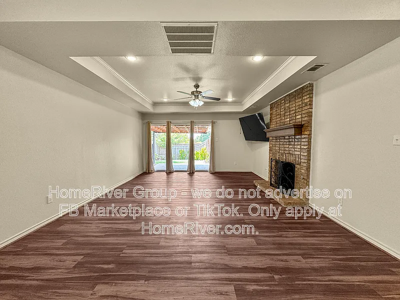 3 bed, 2.0 bath, 1701 sqft, $2,595 — Photo 4