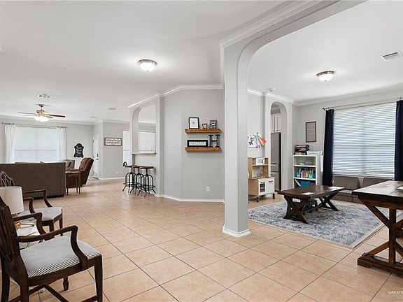 2nd image of 1414 Las Brisas Dr