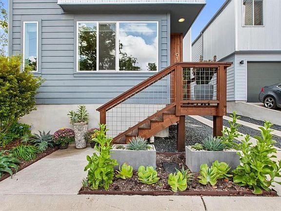 2nd image of 705 N Bluff Dr Unit 1