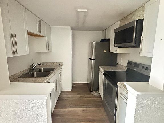 3rd image of 860 Sky Lake Cir #412