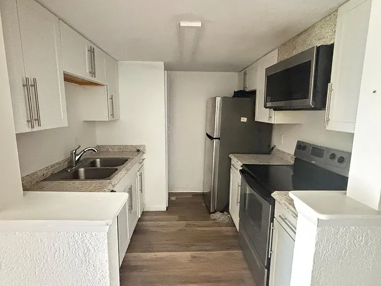 860 Sky Lake Cir #412 — Photo 3