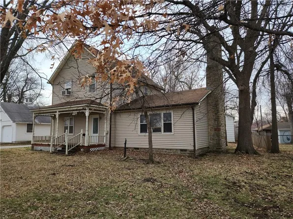 408 1st St, Osawatomie, KS 66064