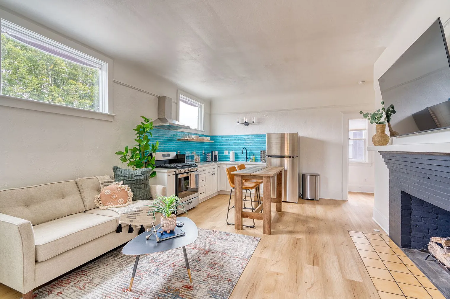 1 bed, 1.0 bath, 645 sqft, $3,379 — Photo 1