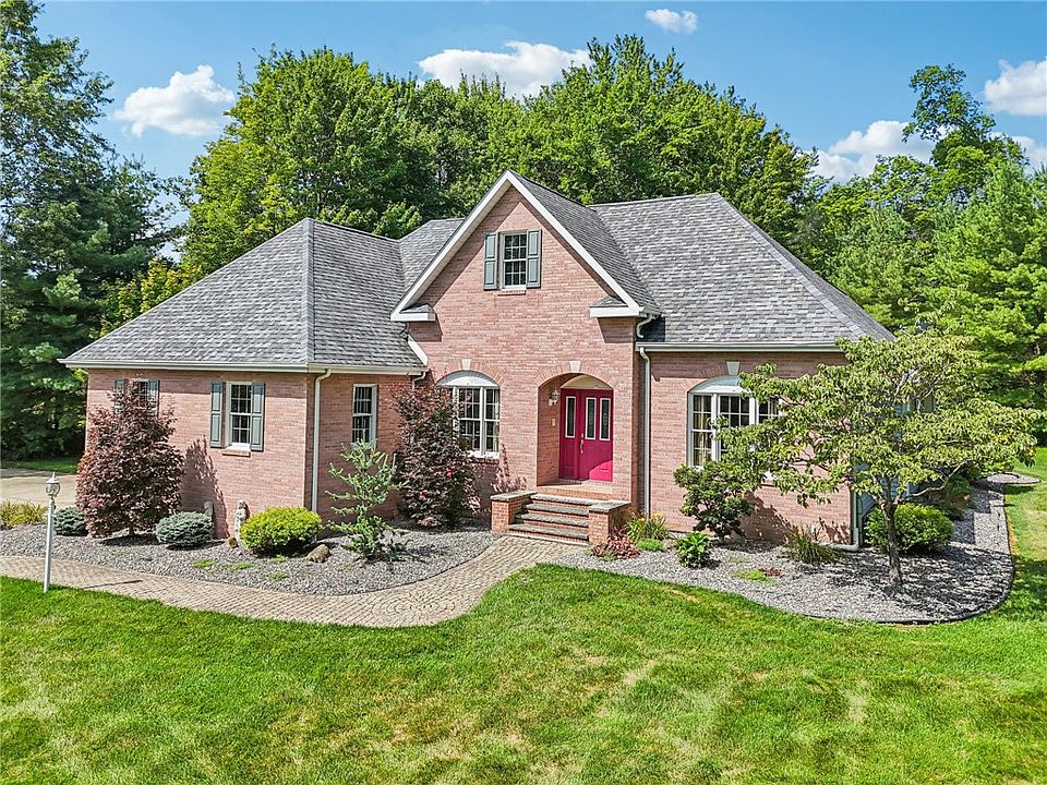 1st image of 402 Woodland Dr