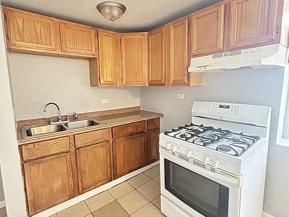 4th image of 9209 S Woodlawn Ave #B