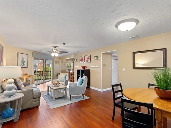 111 Ethyl Way APT E, Stoughton, MA 02072