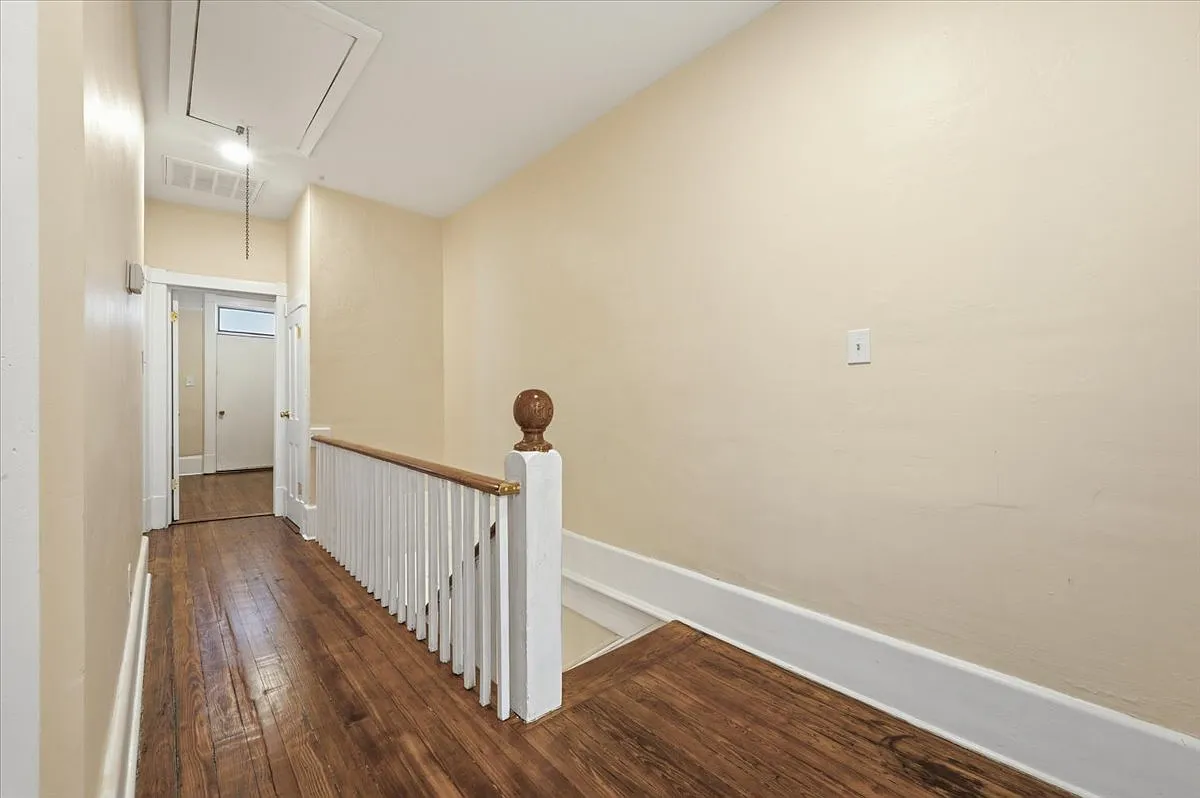 3 bed, 1200 sqft, $2,550 — Photo 2