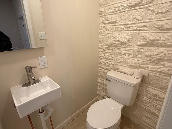 4th image of 30 E Willow Grove Ave Floor 1