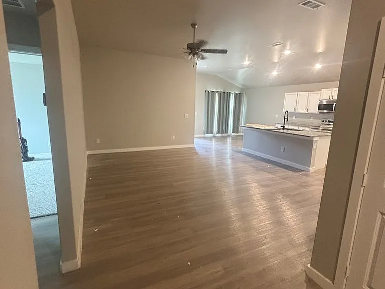 2827 Battle Ave — Photo 2