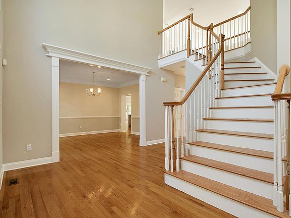 2nd image of 6 Carlton Dr