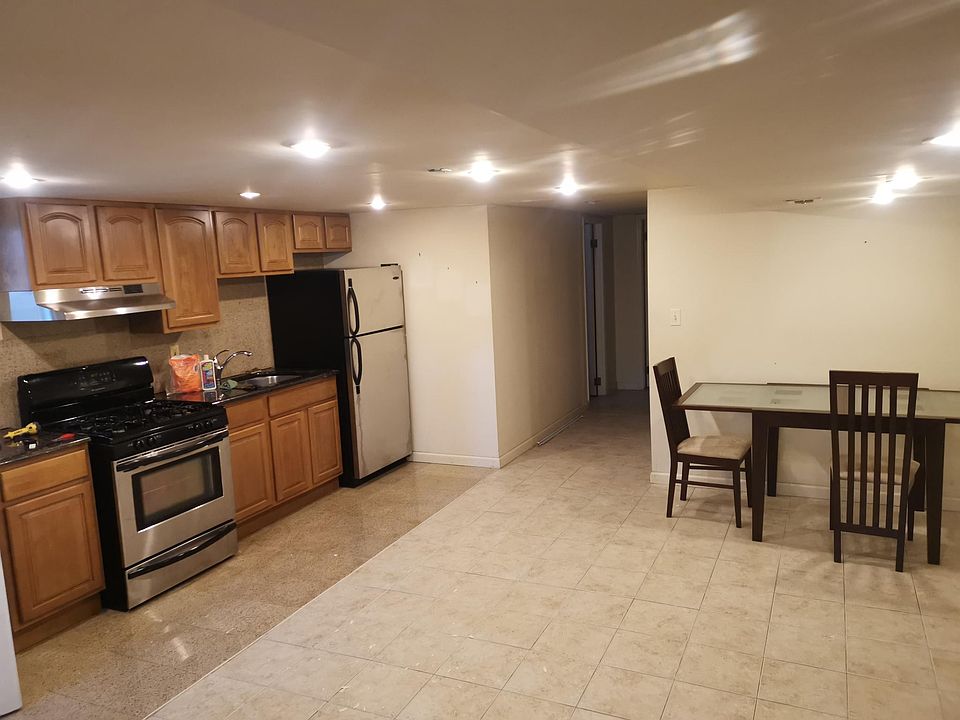 1st image of 595 Mayfair Dr S #1
